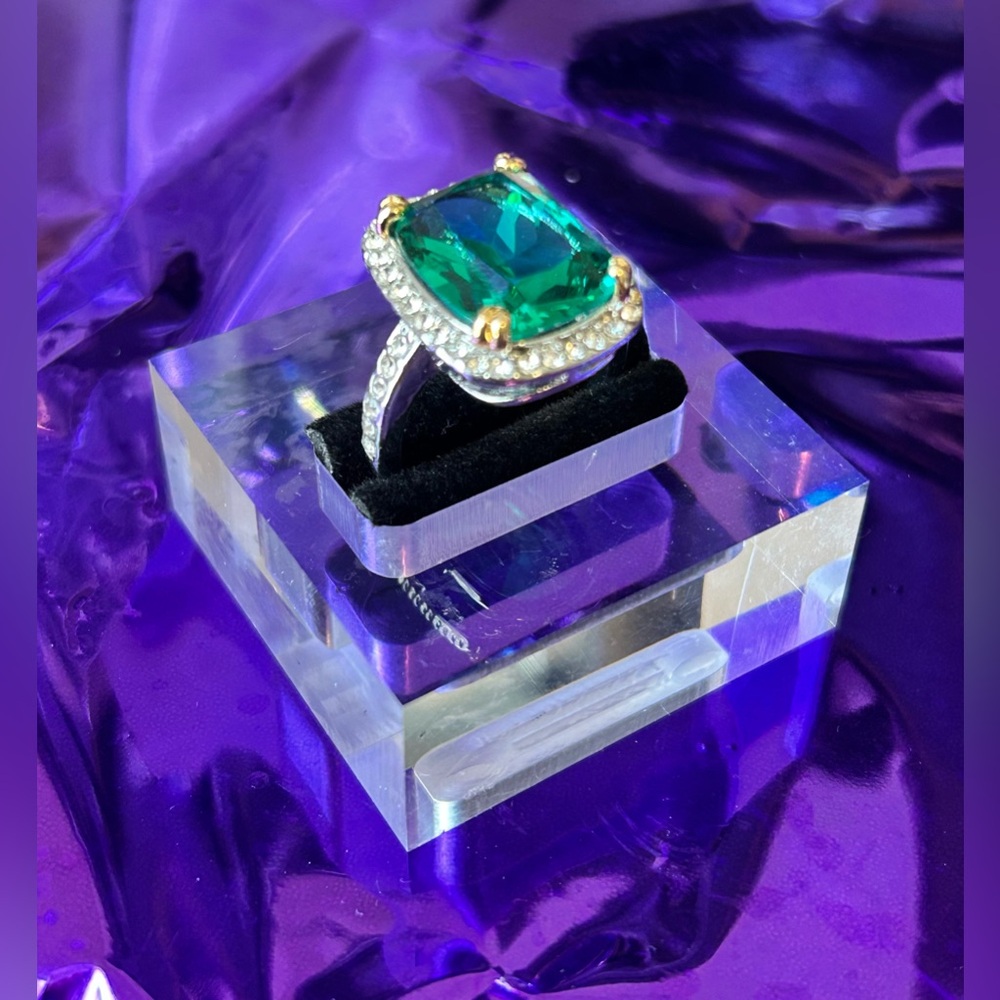 Size 8 - Beautiful Teal Green Cocktail Ring, Large Center Stone - Picture 17 of 17